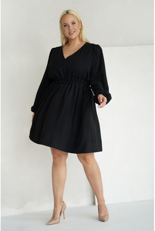 Czarna rozkloszowana sukienka dla kobiet plus size