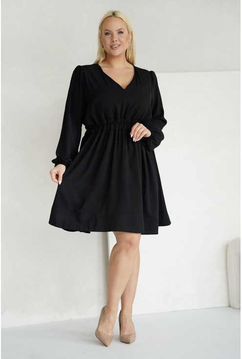 Czarna rozkloszowana sukienka z gumką w talii duże rozmiary plus size sklep Monasou