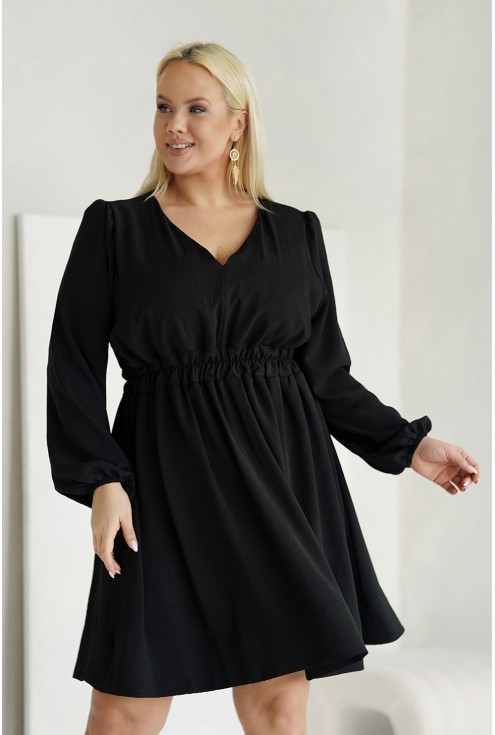 Czarna rozkloszowana sukienka z gumką w talii w dużych rozmiarach dla kobiet w sklepie Monasou.pl