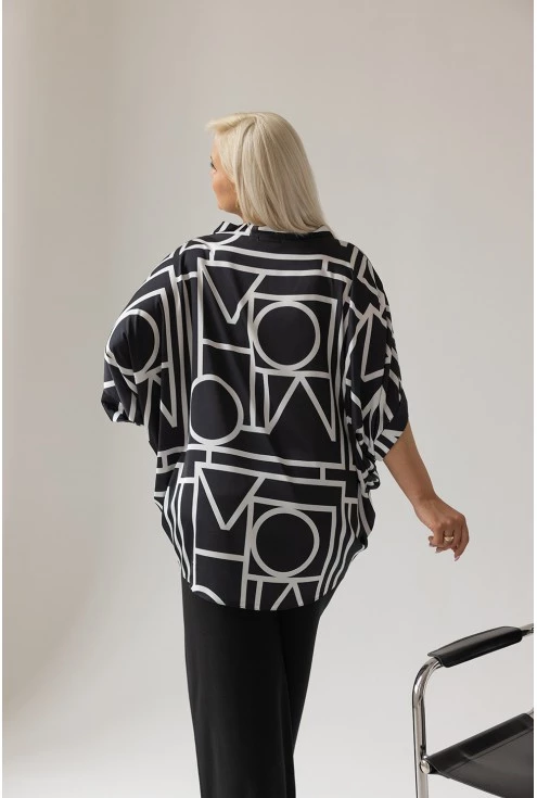 Czarna bluzka kimono w biały geometryczny wzór xxl monasou