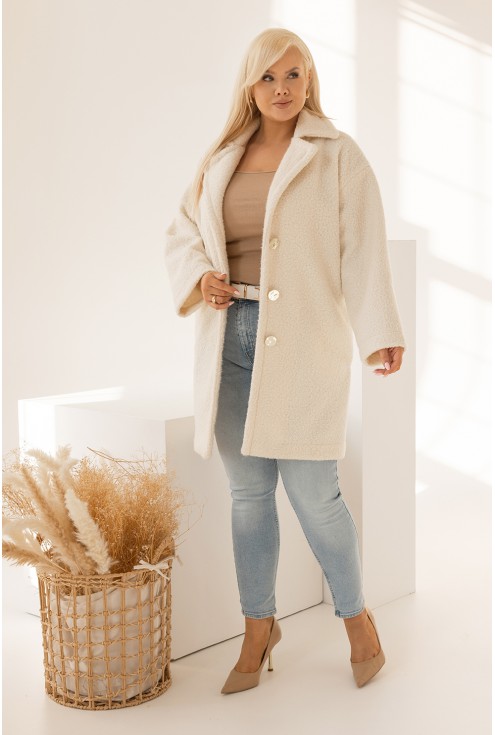 Kremowy płaszcz z kolekcji plus size Monasou