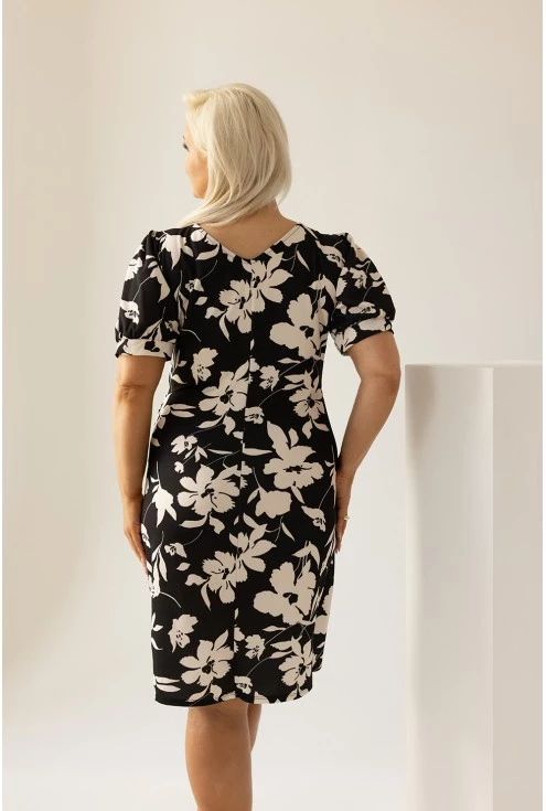 Czarna sukienka plus size wzór monasou