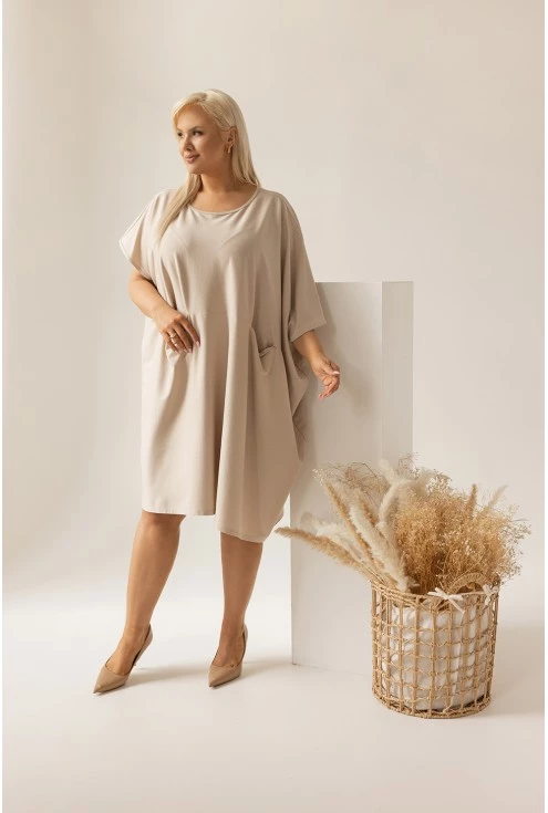 Beżowa sukienka plus size monasou