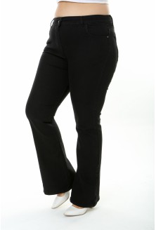 Czarne jeansy plus size z rozszerzaną nogawką - Majlen