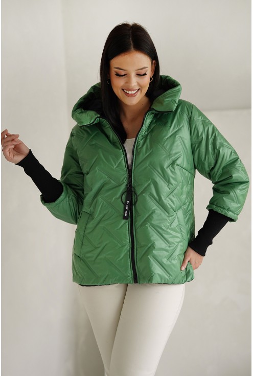 Zielona krótka kurtka z materiałowymi mankietami plus size duże rozmiary Monasou.pl