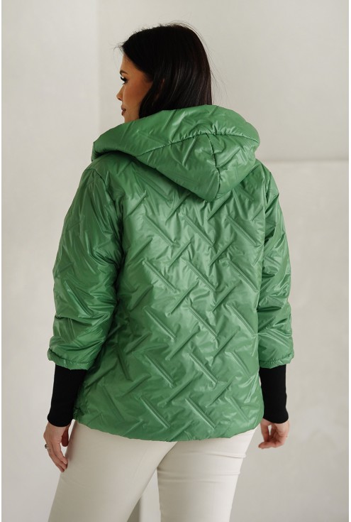 Tył zielonej kurtki w dużych rozmiarach dla kobiet plus size w sklepie Monasou.pl