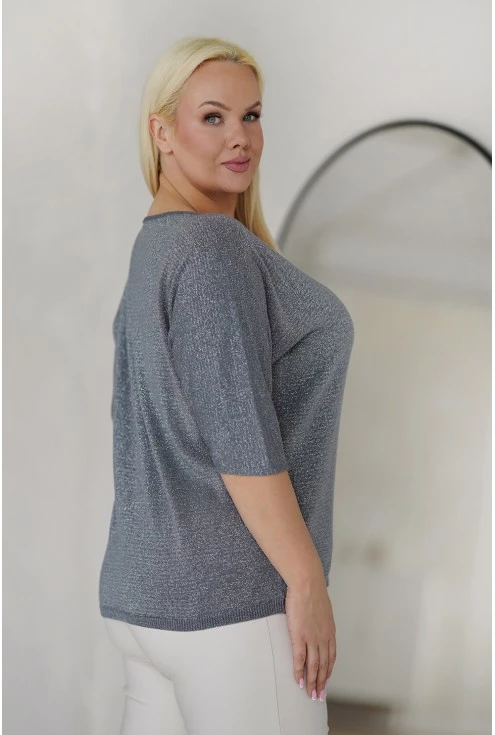 Gołębi damski sweterek oversize ze srebrną nitką plus size w sklepie Monasou.pl