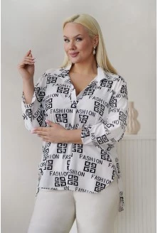 Biała koszula plus size w czarne napisy rękaw 3/4 - Susanny