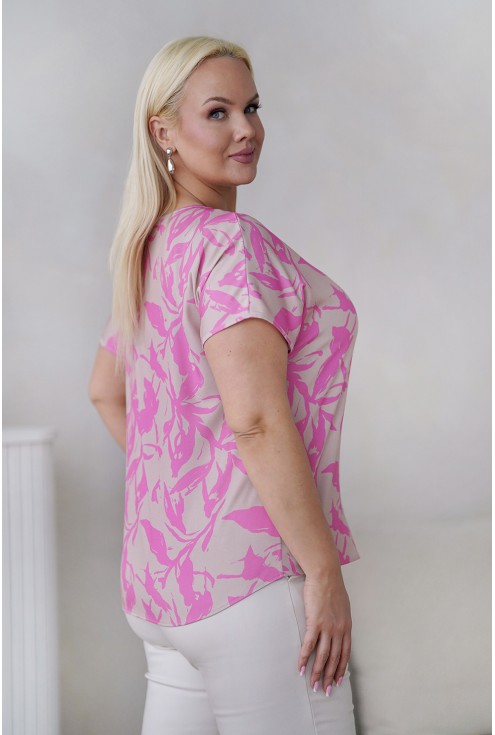 Beżowa bluzka plus size w różowy wzór monasou
