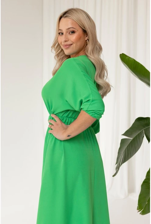 Zielona sukienka xxl monasou rozkloszowana