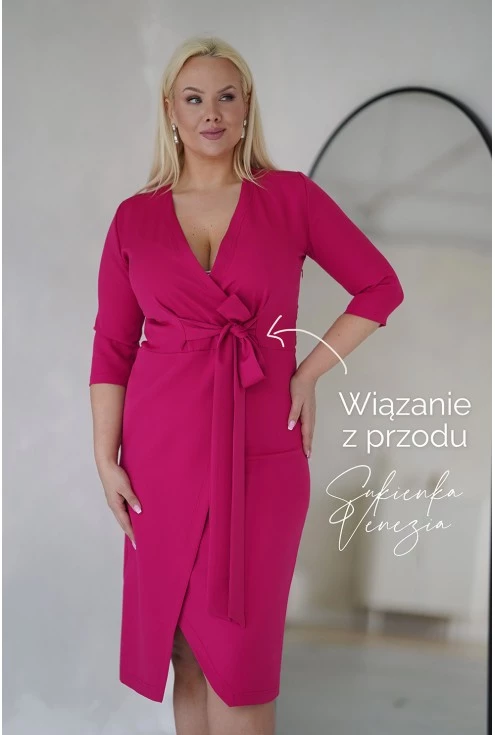 Fuksjowa sukienka z krótkim rękawem plus size