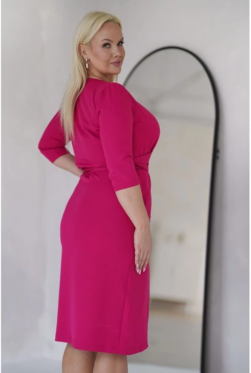 Tył fuksjowej sukienki plus size Monasou.pl