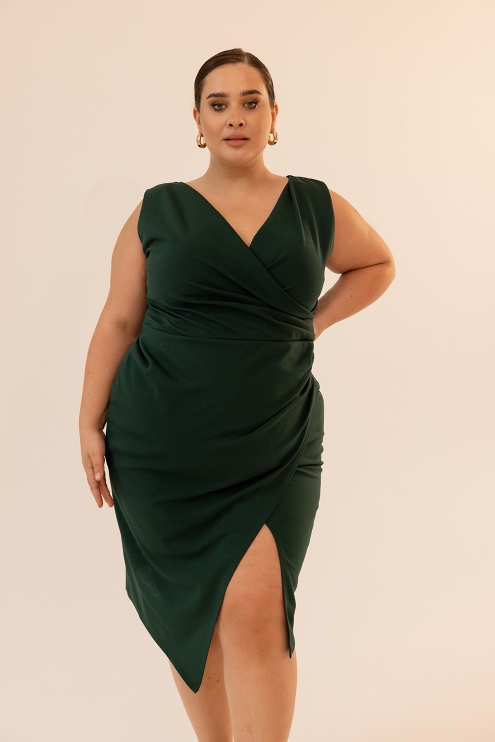 Butelkowa sukienka Elysa z kolekcji plus size do kupienia w sklepie Monasou.